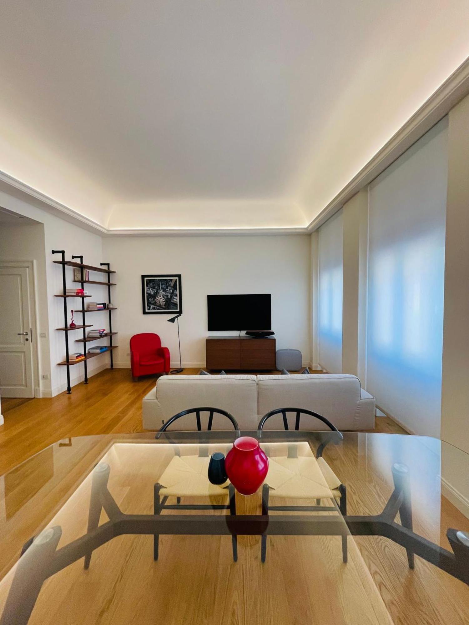 Apartment Elegante In Centro, Zona Risorgimento *